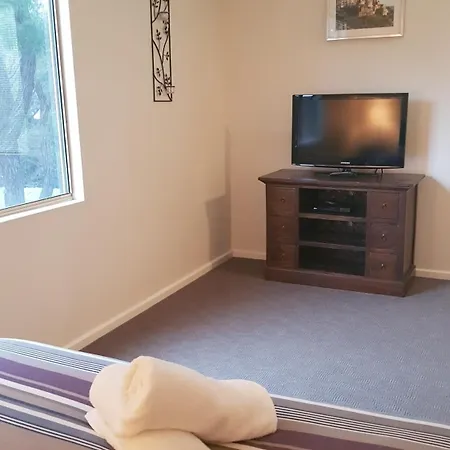 Lilacs Waterfront Villas & Cottages Albany Room photo